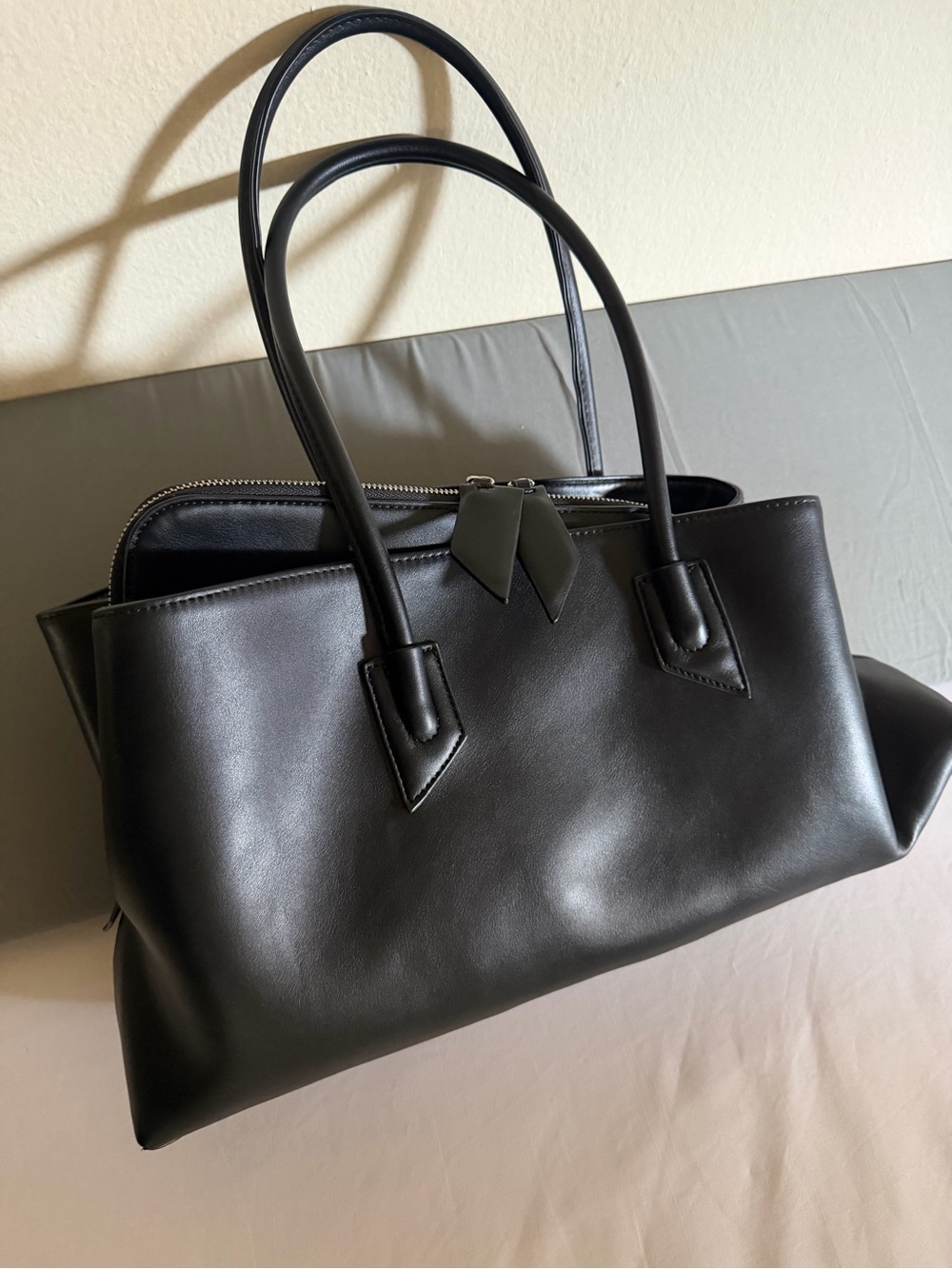 Black Subtle Vegan Leather Dupe Tote Bag - Sleek Everyday Handbag